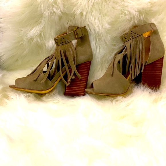 Chinese Laundry Tan Suede Bootie Sandals w/Tassels and glimmering stone accents - Picture 8 of 11
